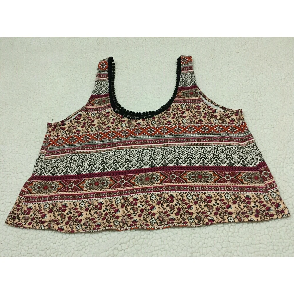 Forever 21 Crop top with flowers size Small - Picture 2 of 4